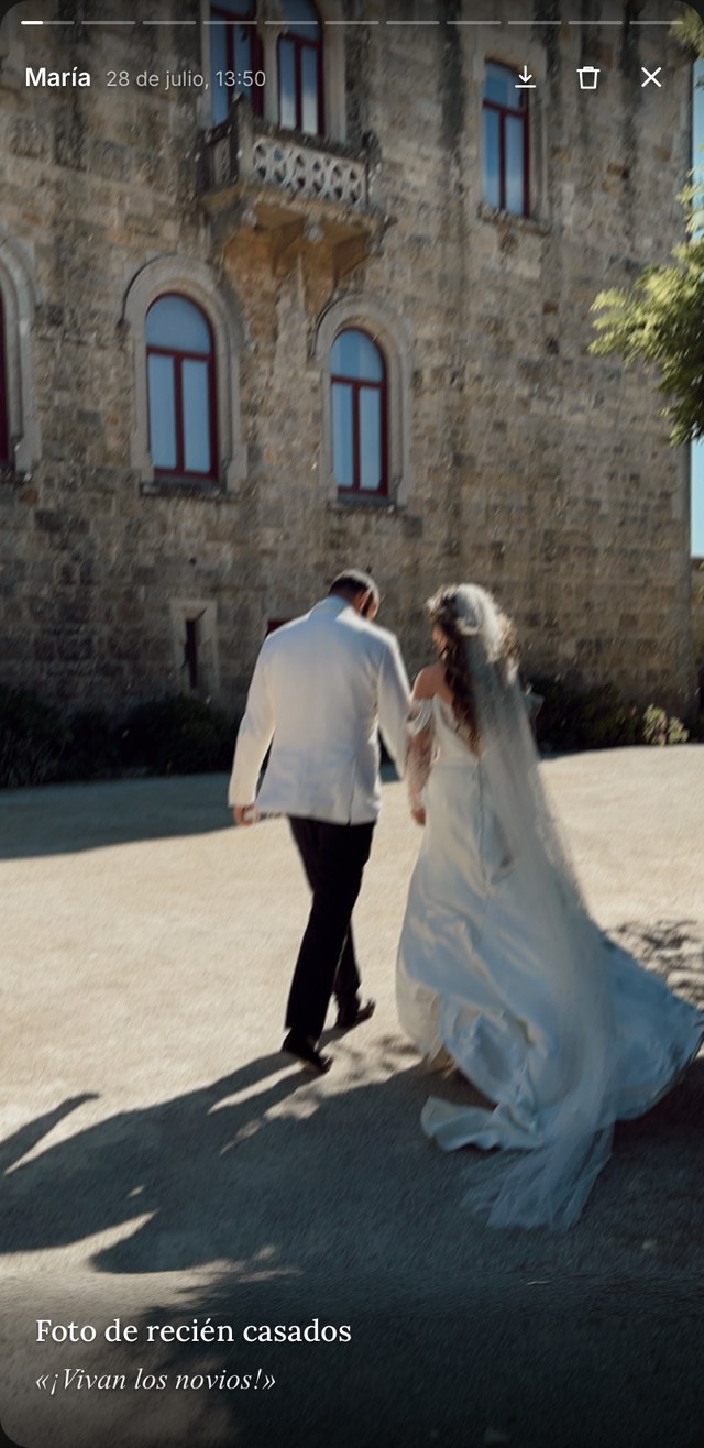 Visor de recuerdos al día siguiente: foto de recién casados subida por María